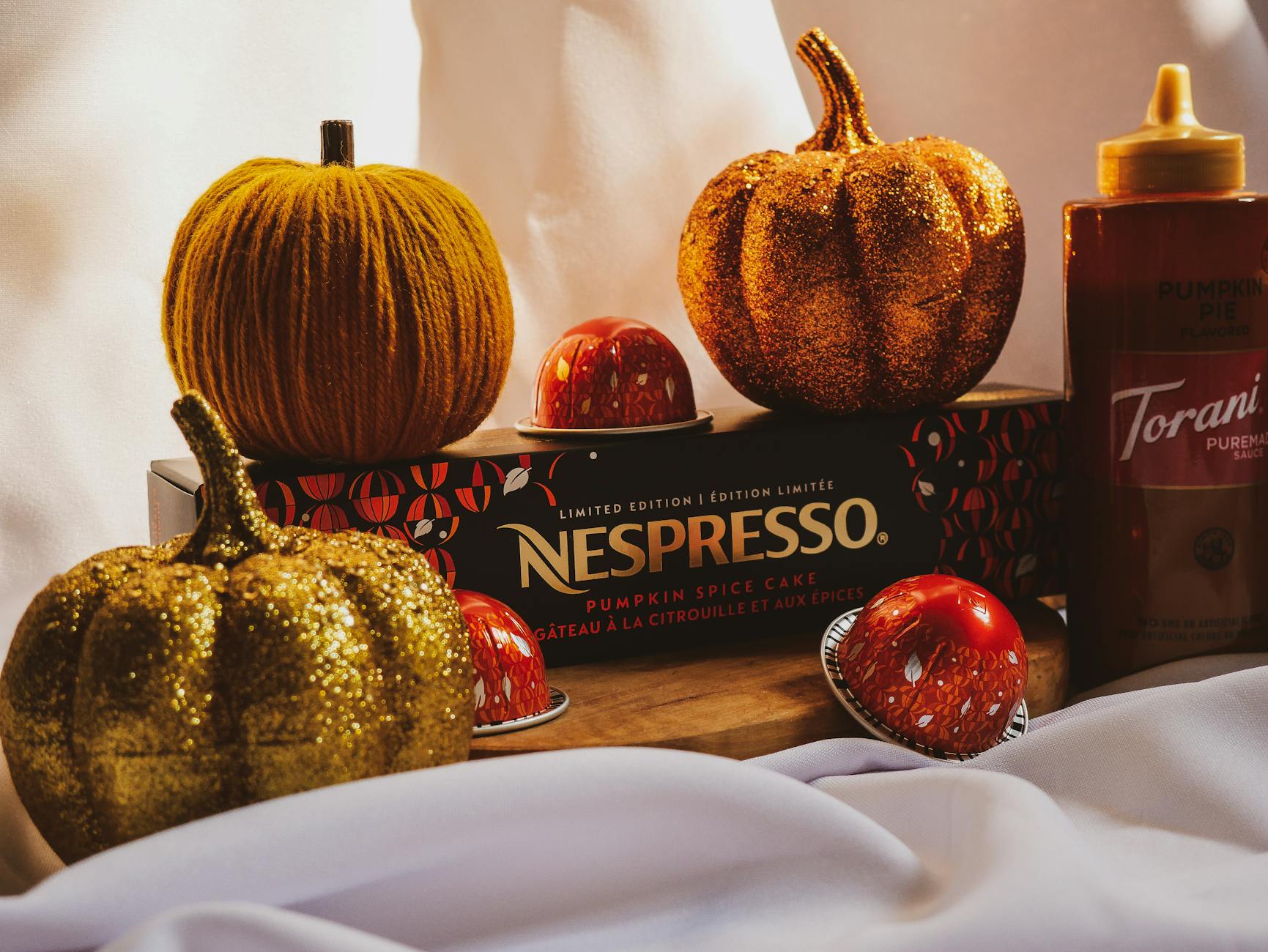 https://www.pexels.com/photo/pumpkins-over-nespresso-cake-box-9572781/