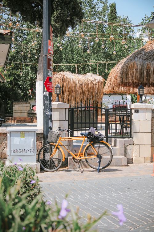 Free Charming urban scene in Türkiye featuring a parked bicycle in a picturesque setting. Stock Photo