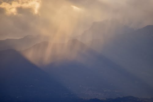 Gratis stockfoto met bergtoppen, bewolking, cloudscape