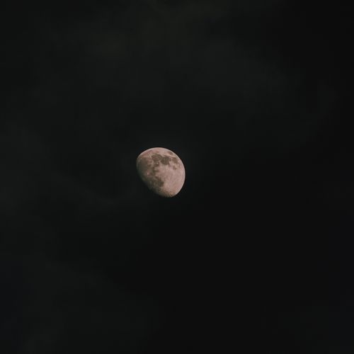 Free A beautiful capture of the moon against a dark night sky, perfect for astrophotography enthusiasts. Stock Photo