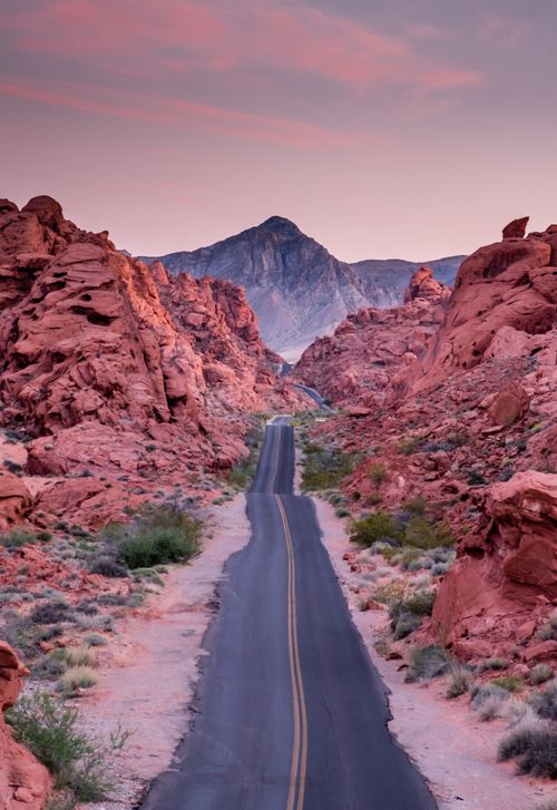 Free Discover the breathtaking landscape of Nevada's Red Rock Canyon as dawn paints the sky with vibrant colors. Stock Photo