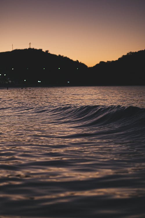 Foto profissional grátis de água corrente, cair da noite, céu limpo