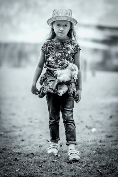 Darmowe zdjęcie z galerii z czarno-biały, dziecko, dziewczyna