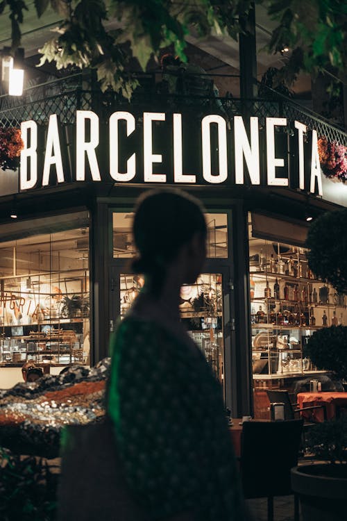 barceloneta, dikey atış, karanlık içeren Ücretsiz stok fotoğraf