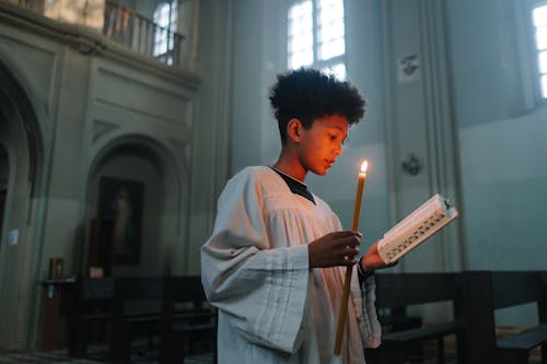 Základová fotografie zdarma na téma chlapec, církev, čtení
