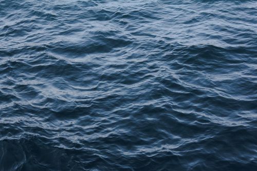 Free A serene view of ocean waves creating intricate ripples on the seawater surface. Stock Photo