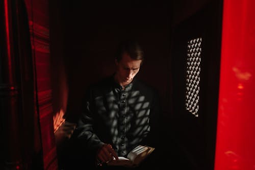 Free Priest reading a Bible Stock Photo