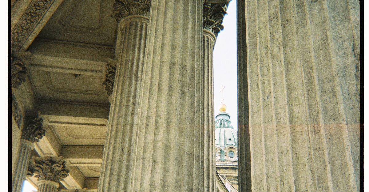 Columns in Building · Free Stock Photo