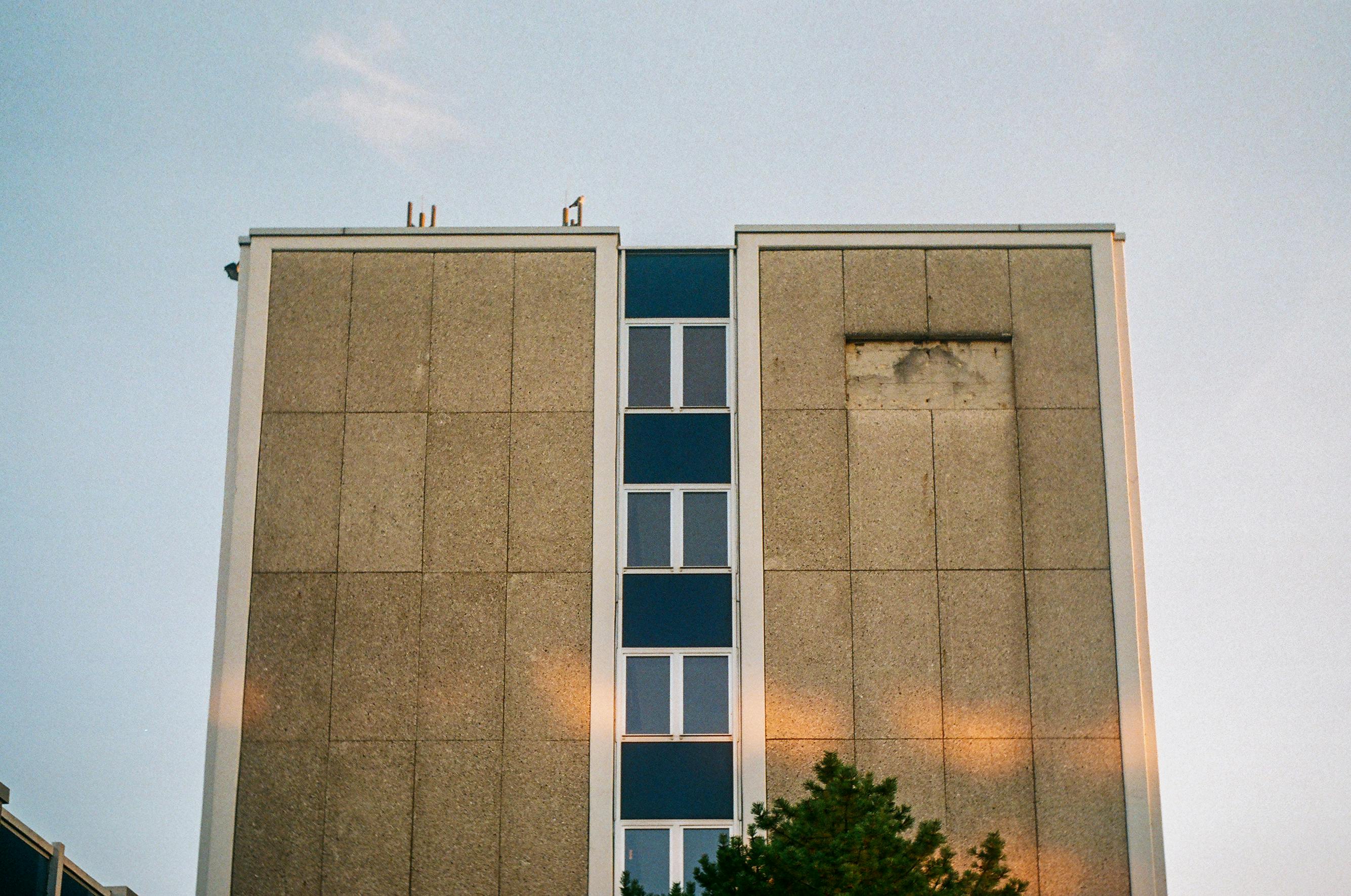 Miễn phí Một Tòa Nhà Bê Tông Nâu Ảnh lưu trữ