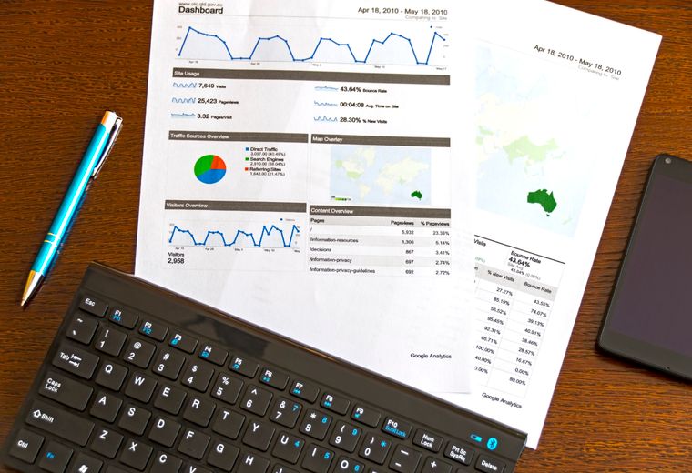 Rapport de visibilité et statistiques SEO local sur un bureau