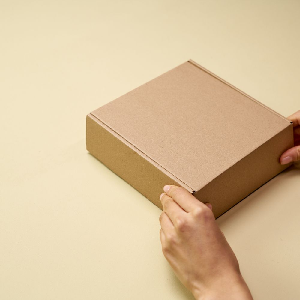 Leaves Green — student move with boxes and a van