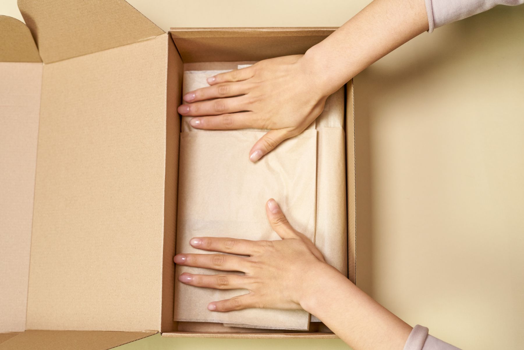 Verpackung und Versand als Symbol für Print-on-Demand für Marken