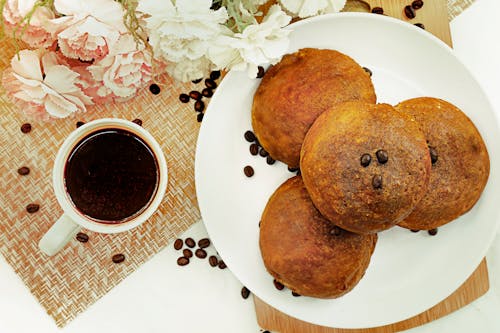 Gratis stockfoto met arabische koffie, bovenaanzicht, brood