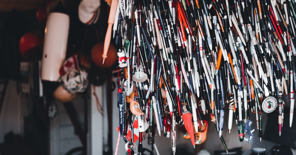 Display Itema Assorted Items on Display in a Store · Free Stock Photo