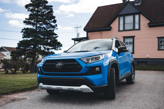 Plano de Manutenção do Toyota RAV4 (5ª Geração, Híbrido e Prime) — photo by Erik Mclean