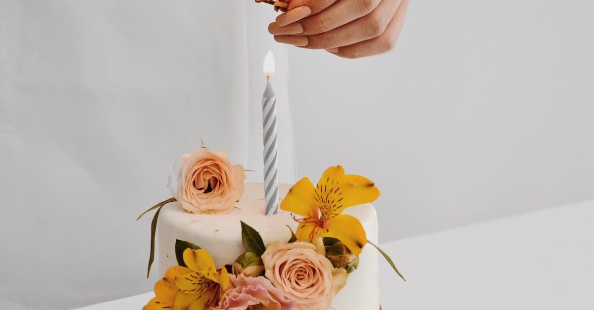 How to ice a cake with fondant
