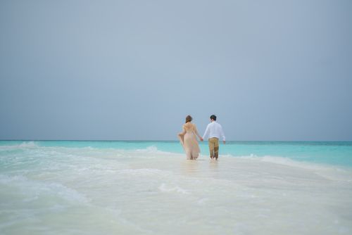 Women Walking on the Beach · Free Stock Photo