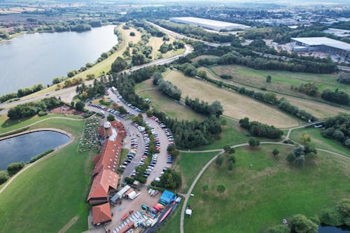 Kostenloses Stock Foto zu drohne erschossen, fluss, gebäude