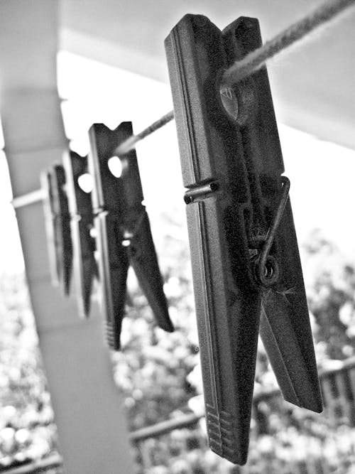 Clothespins'in Gri Tonlamalı Fotoğrafçılığı