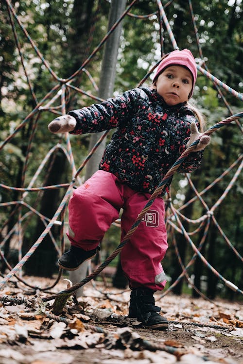 çalmak, çocuk, dikey atış içeren Ücretsiz stok fotoğraf