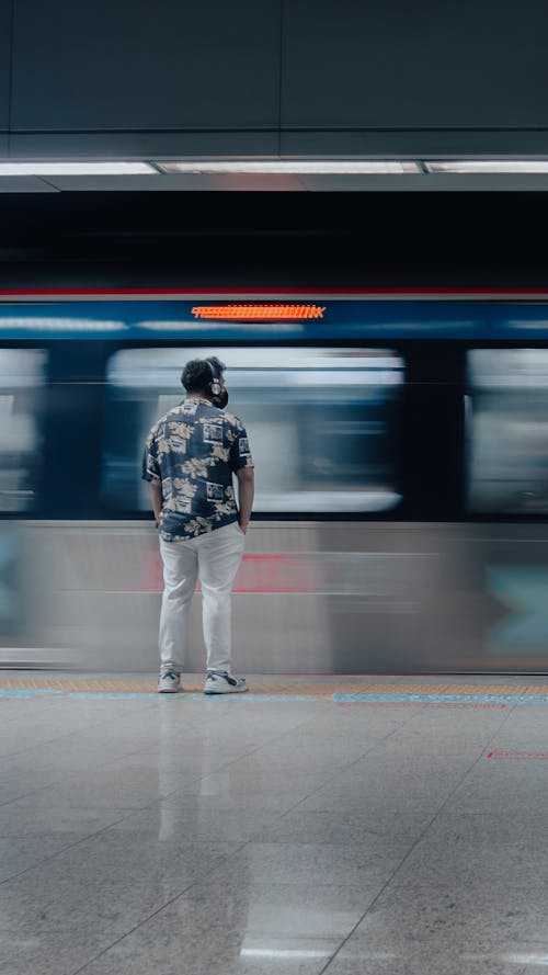 人, 地鐵, 垂直拍攝 的 免費圖庫相片
