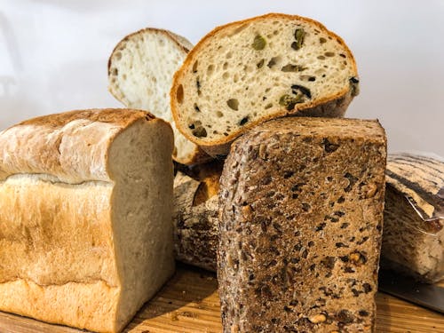 Ücretsiz Dilimlenmiş Buğday Ekmeği Yığını Stok Fotoğraflar