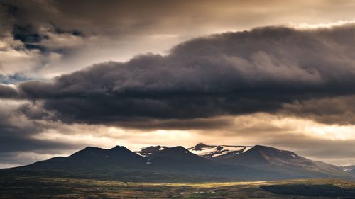 Free Captivating view of Iceland's mountains under moody clouds at sunset, highlighting natural beauty. Stock Photo