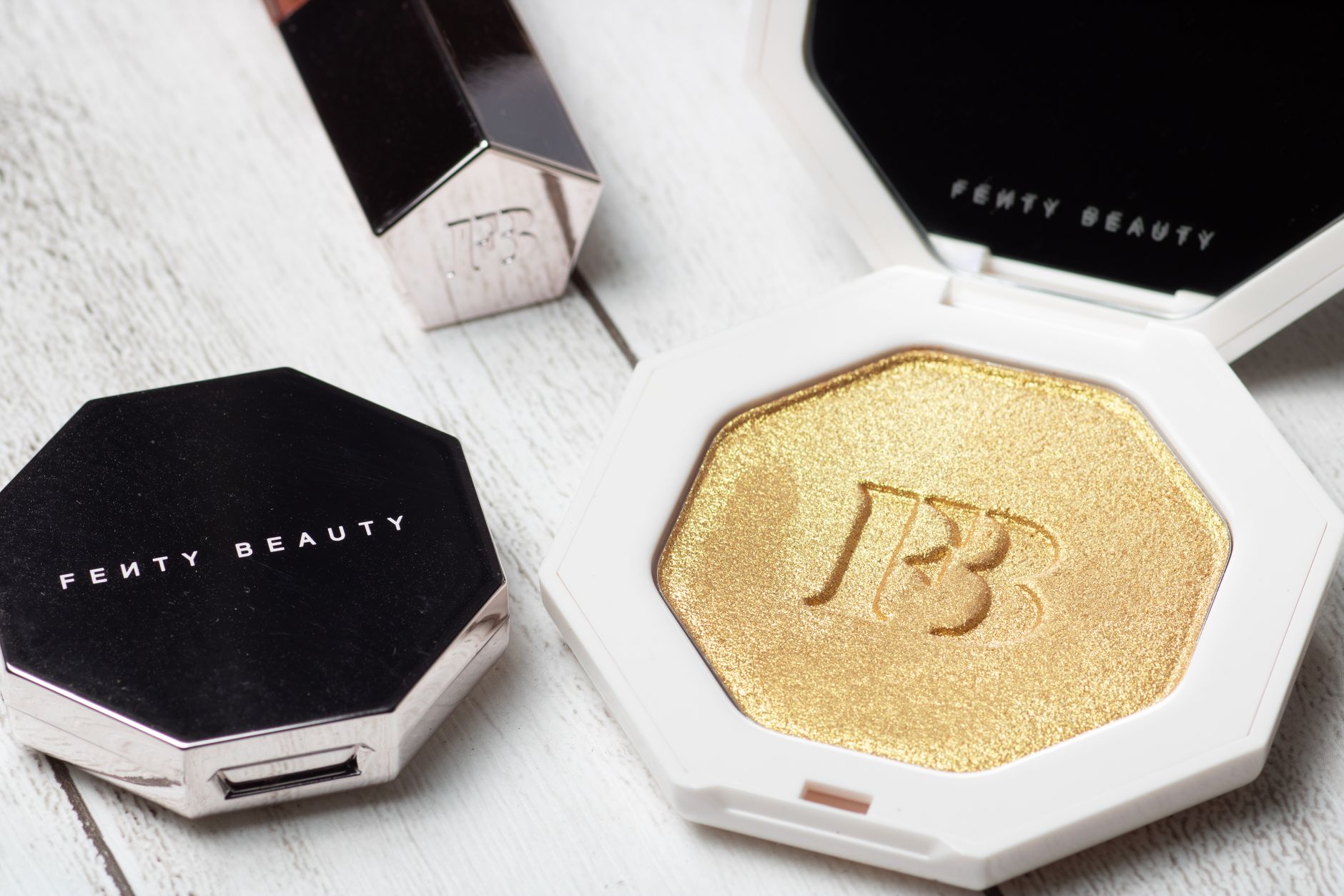 Best Highlighter Makeup 2026