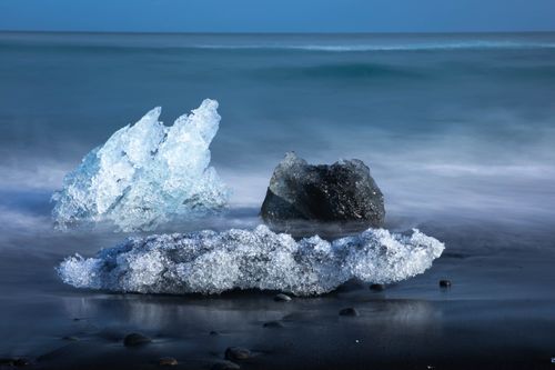 Free Stunning icebergs on Iceland's shore under a serene winter sky, showcasing nature's frozen beauty. Stock Photo