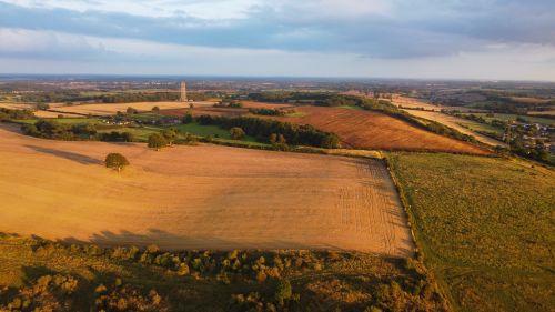 Free Sweeping aerial shot of rural countryside in Central Bedfordshire, showcasing picturesque fields and landscape. Stock Photo