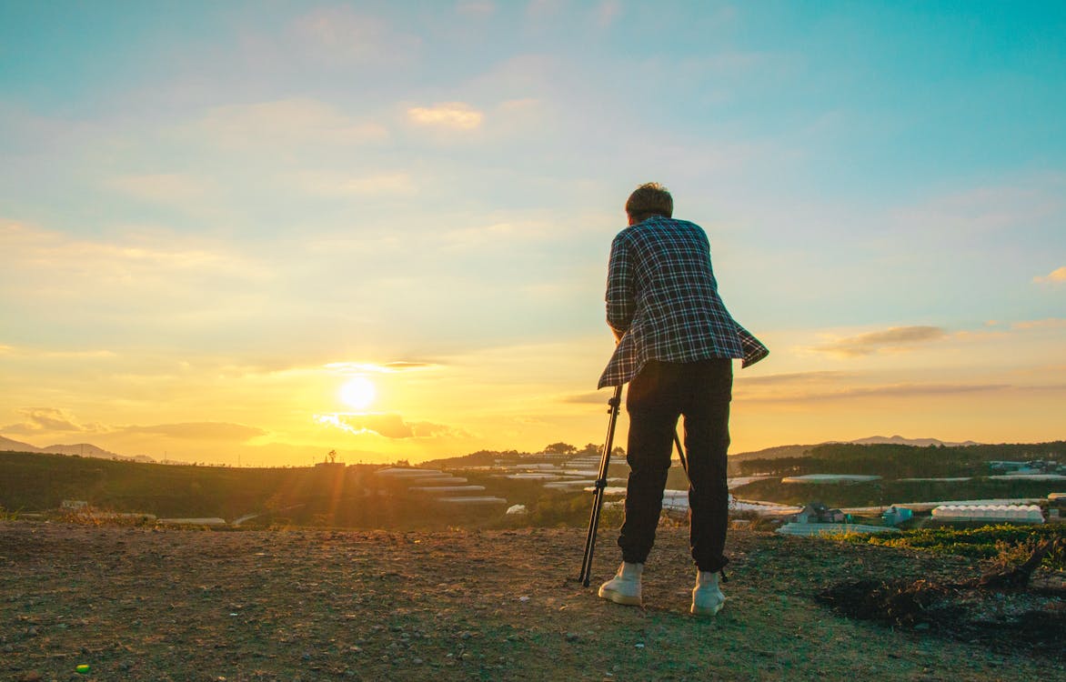 Free Photo of a Person Taking Photograph of Sun Stock Photo