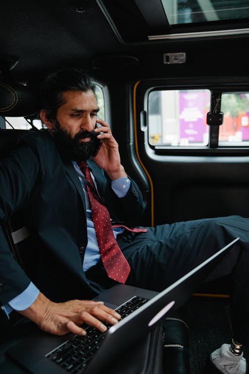 Fotos de stock gratuitas de empresario, hablando por telefono, hombre barbudo