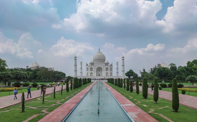 People At The Taj Mahal 