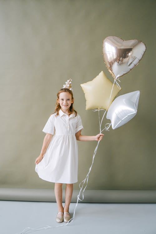 Fotos de stock gratuitas de feliz, globos, niña