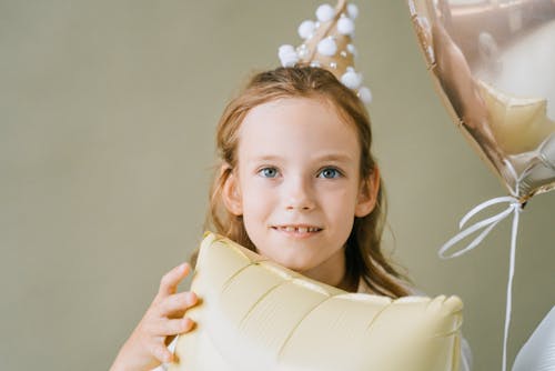 Foto profissional grátis de balões, bonita, chapéu de festa