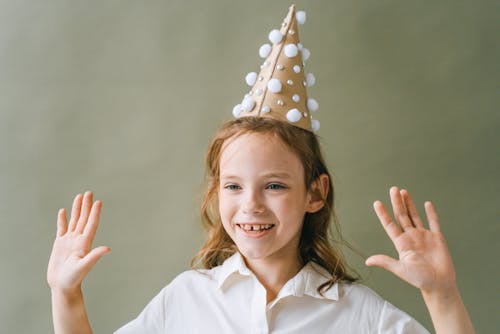 Immagine gratuita di avvicinamento, bambino, cappello da festa
