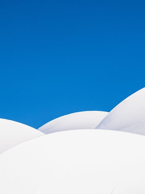 Безкоштовне стокове фото на тему «білий, блакитне небо, вертикальні постріл»