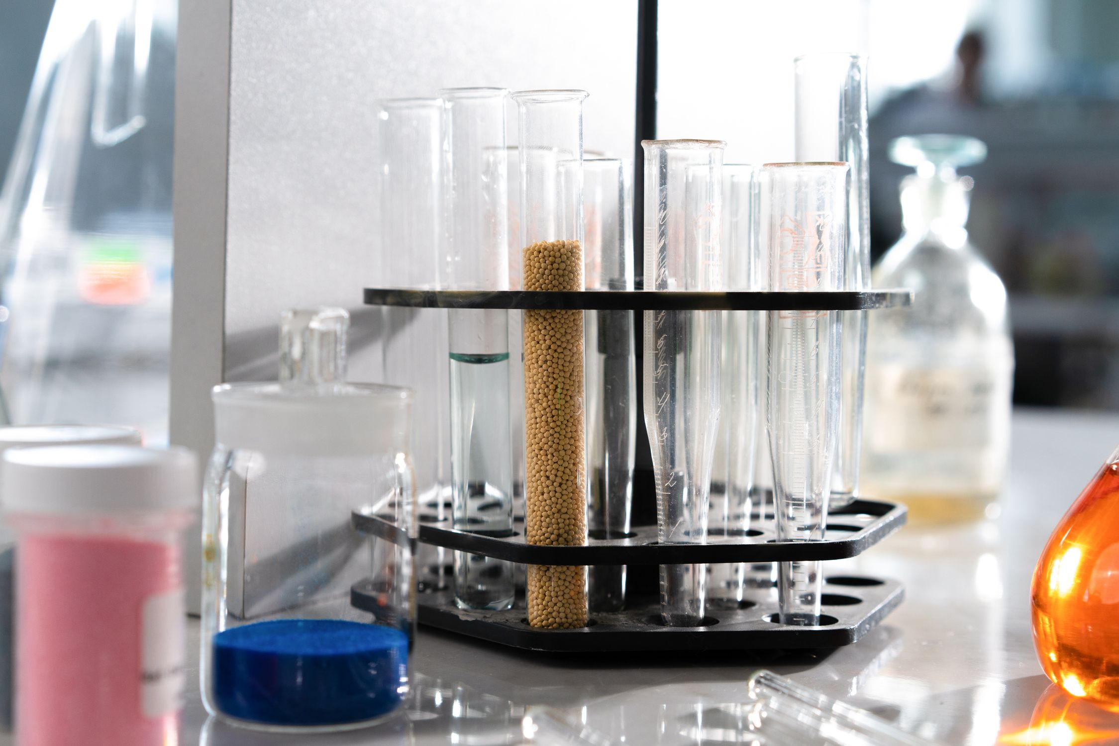 Close Up Shot of Laboratory Glasswares · Free Stock Photo
