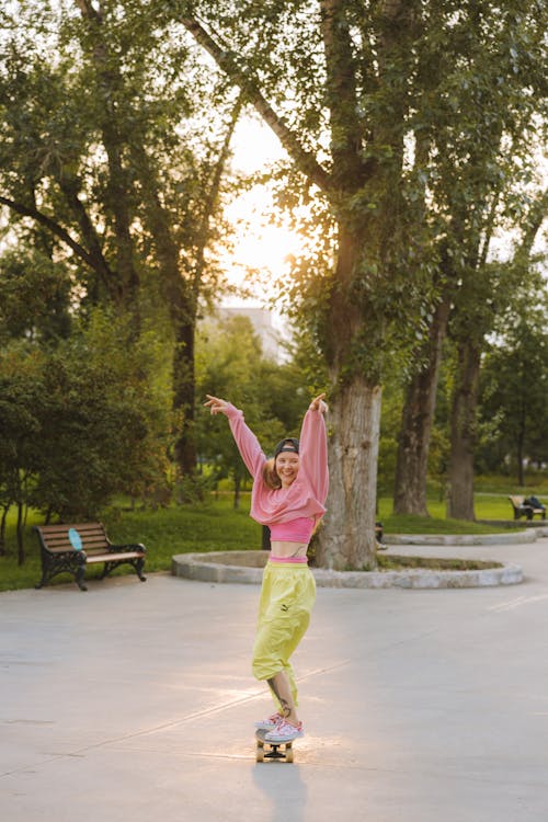 Free A Woman Riding a Skateboard in the Park Stock Photo