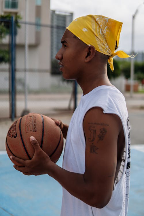 Profile view of man holding basketball ball