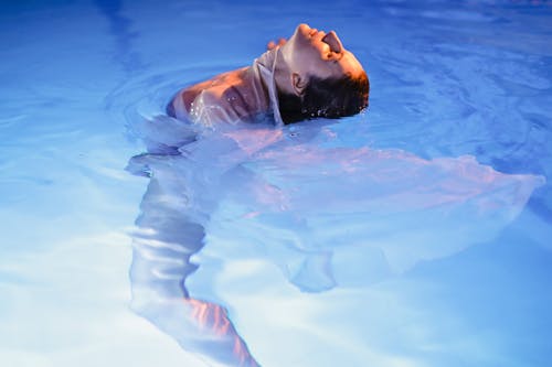 бесплатная Бесплатное стоковое фото с голубая вода, женщина, мокрый Стоковое фото
