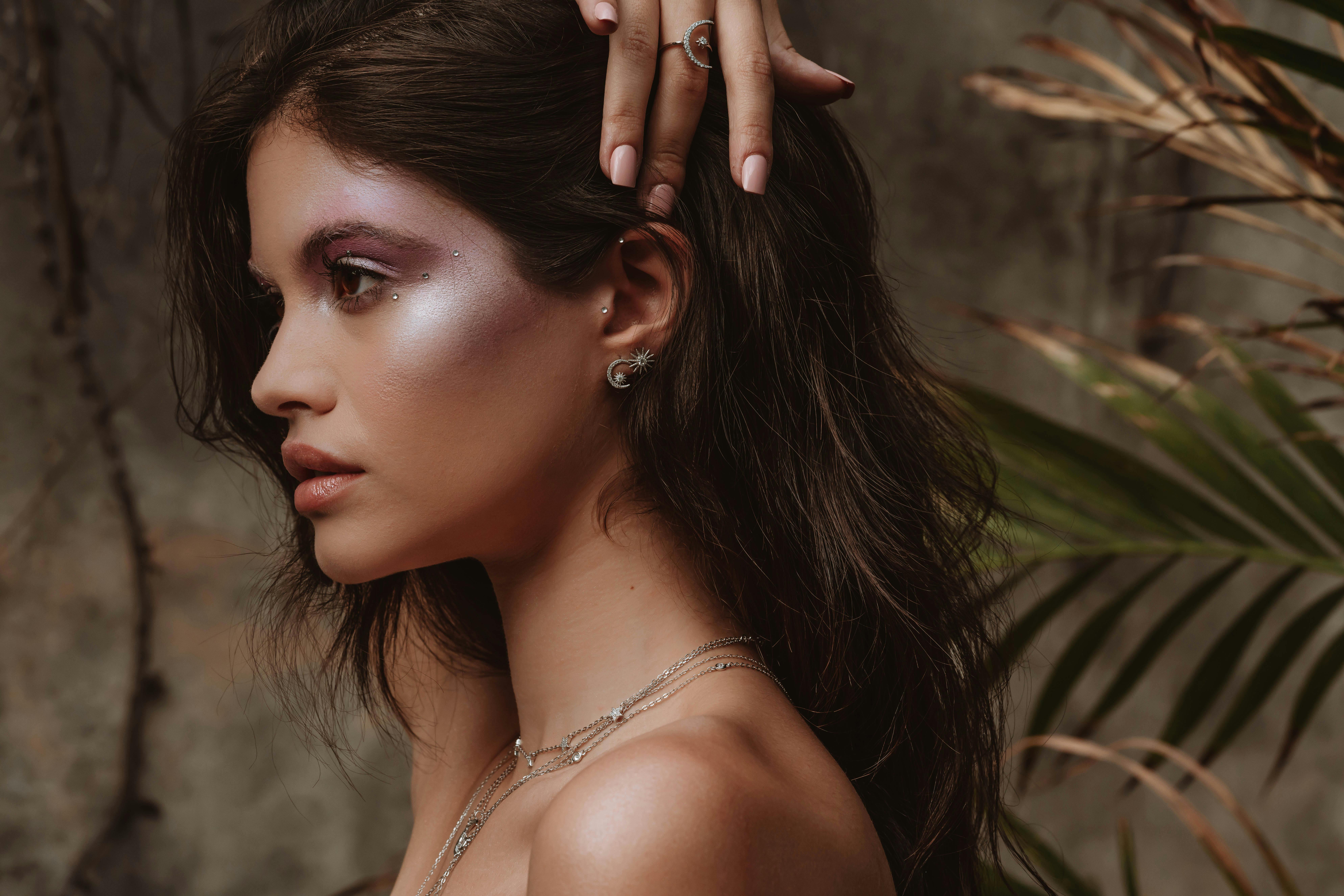 Glow Like a Pro: Mastering Natural Glamour in 2024