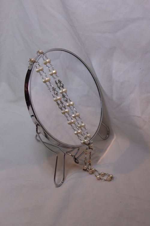 Free Close-up Photo of Pearl Necklace on a Mirror  Stock Photo