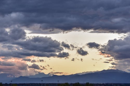 Kostnadsfri bild av bergen, clouds, dramatisk himmel