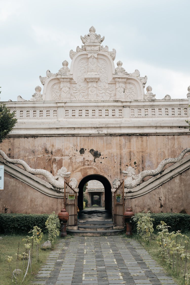 Taman Sari Gateway 