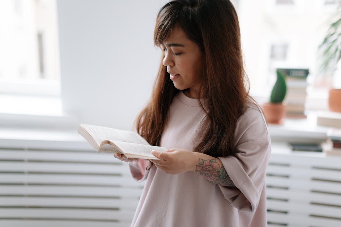 Free Woman reading a book Stock Photo