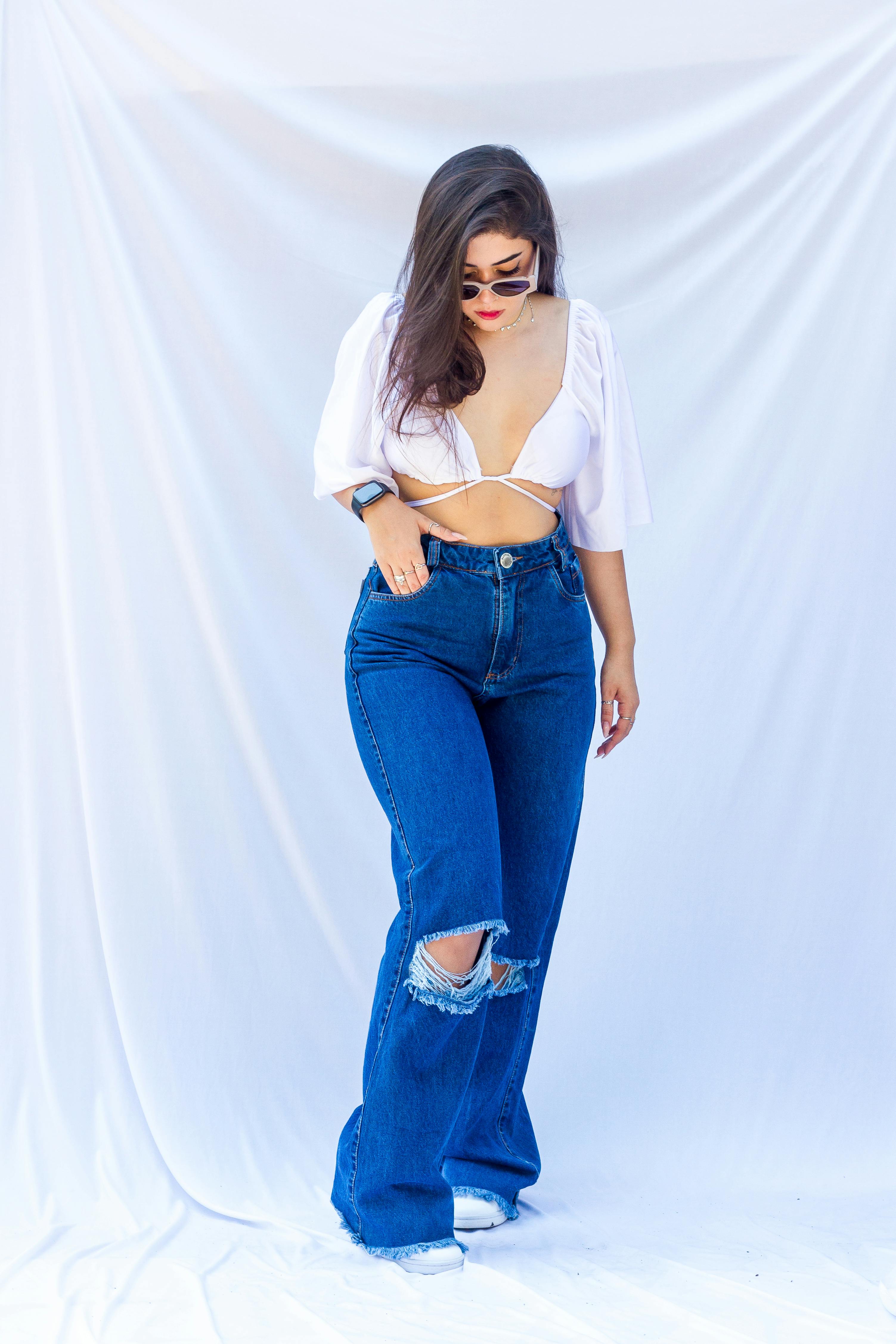 1,300+ Crop Top And Jeans Stock Photos, Pictures & Royalty-Free Images -  iStock