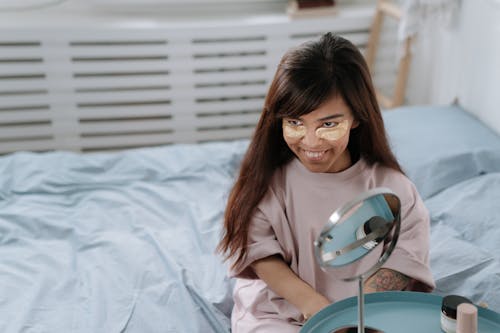 Woman with dwarfism sitting on bed 