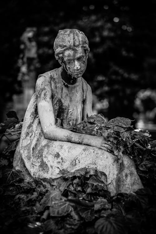Безкоштовне стокове фото на тему «Дівчина, статуя, цвинтар»