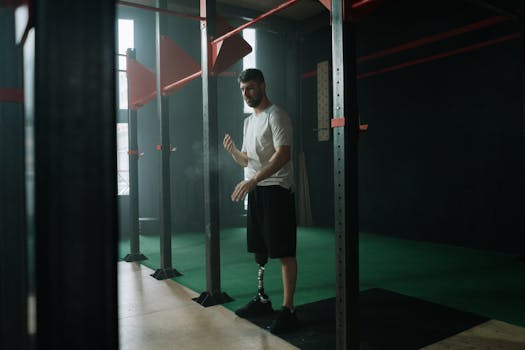 Man with prosthetic leg exercising in a gym, showcasing determination and strength.